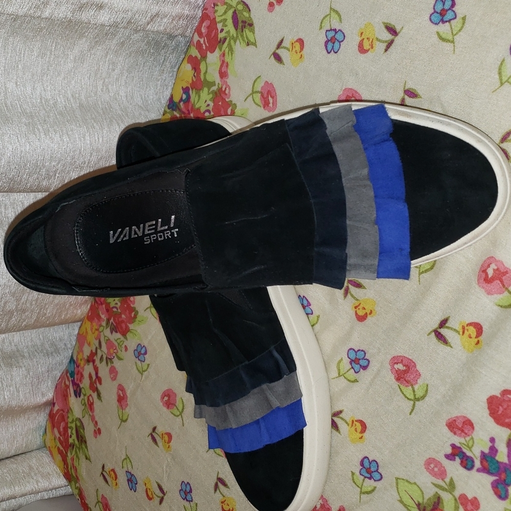 Adorable Sneakers Sz 9
